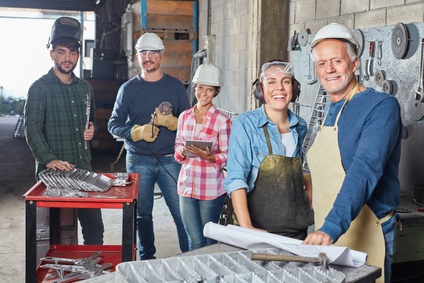 Handwerker und Metallarbeiter als Team